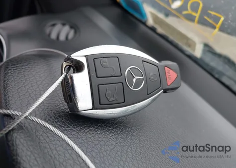 2013 Mercedes-Benz C 250 Luxury/Sport z USA, uszkodzony, nr VIN WDDGF4HB7DR295826